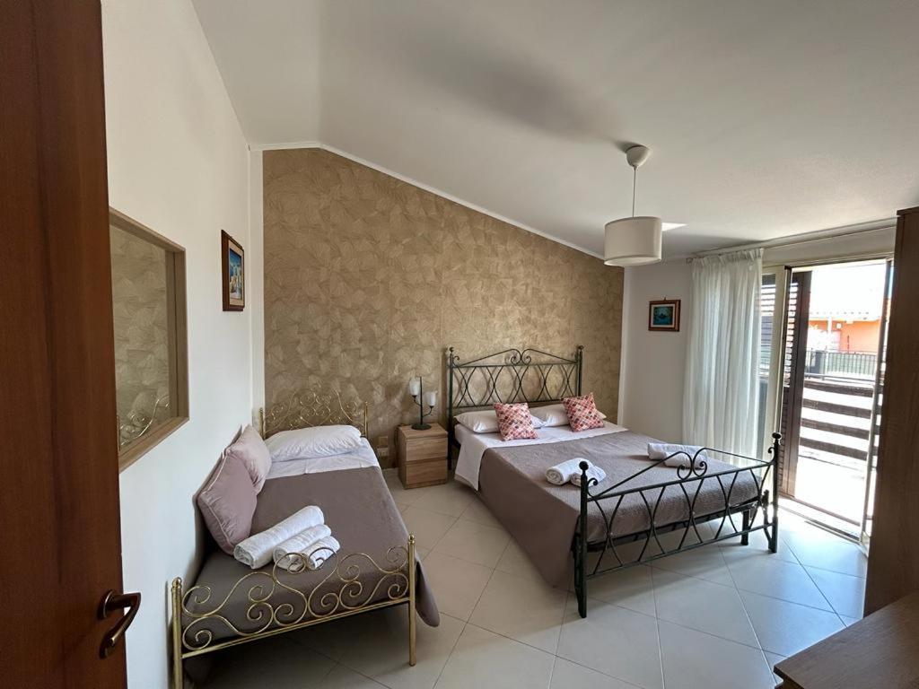 Nina Apartament Giardini Naxos Con Posto Auto Exterior photo